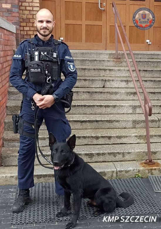 Starszy pan zgubił się na cmentarzu. Czworonożny policjant uratował mu życie