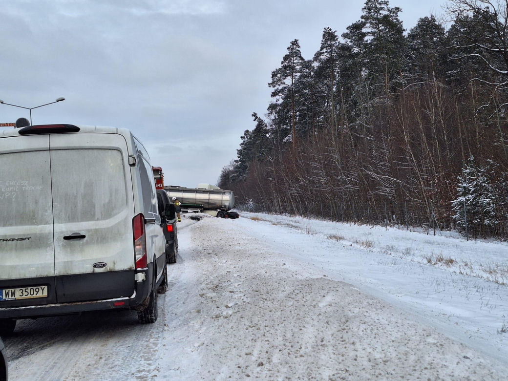 Wypadek na autostradzie A4. Trasa jest oblodzona