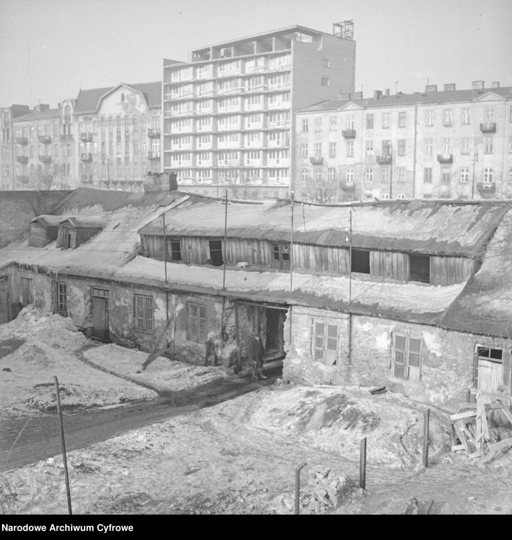 Blok przy Targowej 42 w Warszawie