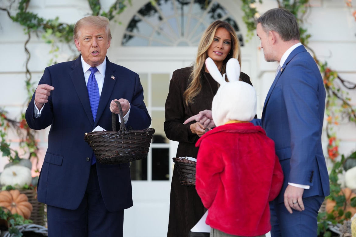 Cukierek albo psikus! Trump zaskoczył pod Białym Domem