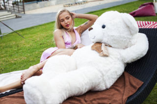 Swoim wejściem zaskoczyła uczestników. Widzowie Hotelu Paradise grzmią