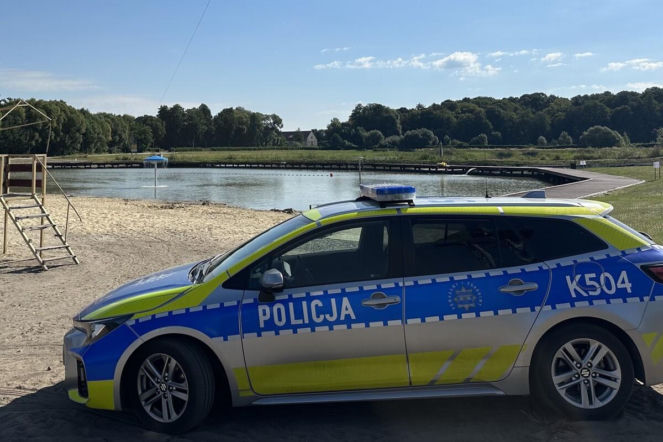 36-latka weszła do wody i zaczęła tonąć. Alkomat wykazał 5 promili