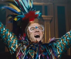 Taron Egerton jako Elton John