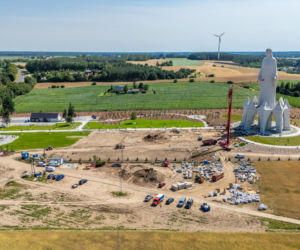 Budowa pomnika Matki Boskiej w Konotopiu