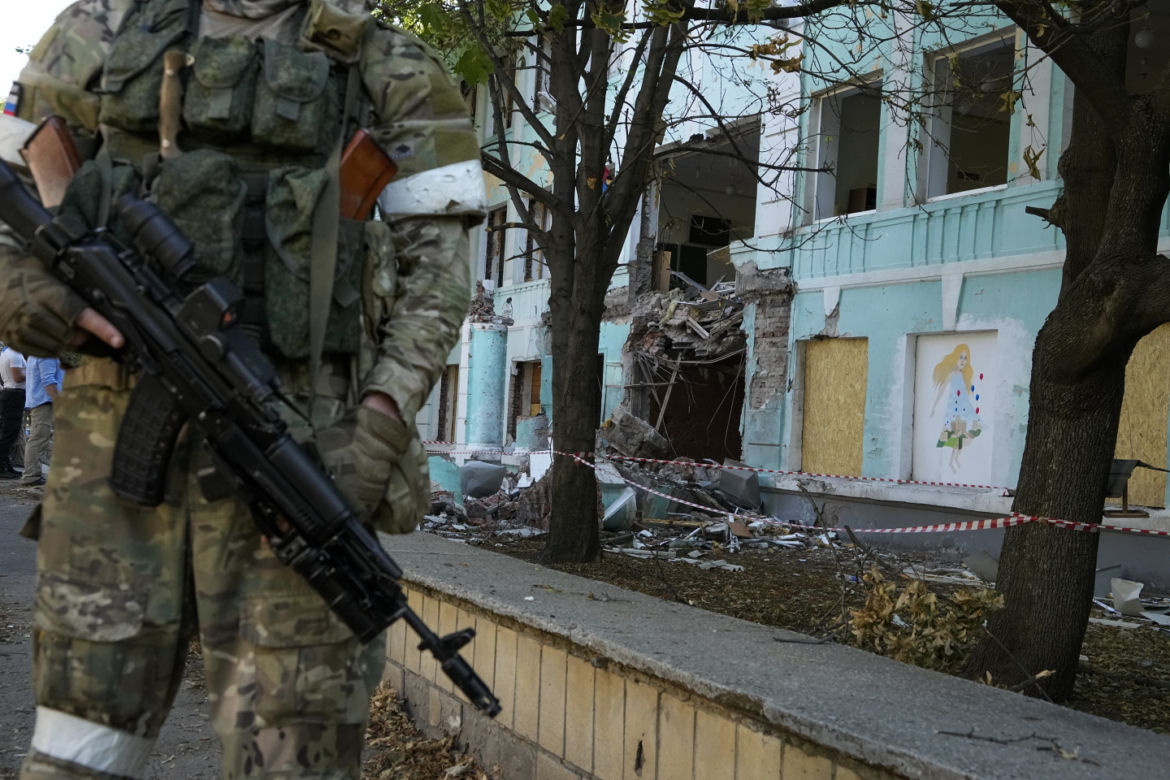 Ukraina zniszczona wojną. Rosjanie rekrutują na miejsce "złote rączki"