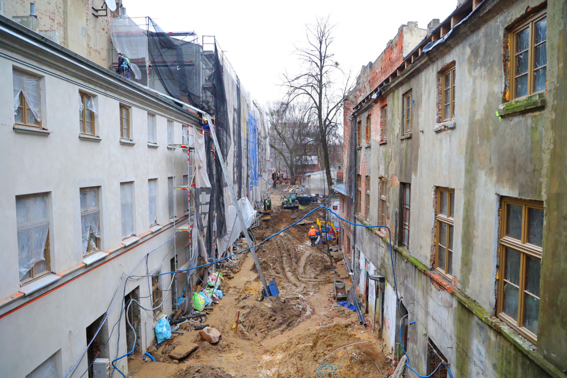 Trwa remont zabytkowych fabryk przy ul. Sienkiewicza 61A i 63 w Łodzi