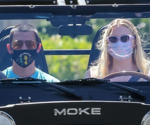 Ciężarna Sophie Turner i Joe Jonasa w elektrycznej terenówce