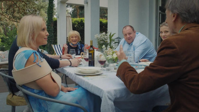 M jak miłość, odcinek 1895. Dorota (Iwona Rejzner), Bartek (Arkadiusz Smoleński), Kisielowa (Małgorzata Rożniatowska), Robert Żak (Krzysztof Tyniec), Tadeusz (Bartłomiej Nowosielski), Jagoda (Katarzyna Kołeczek)