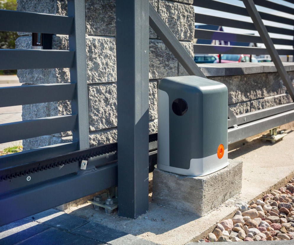 Automatyczna brama wjazdowa przestała działać? Zanim wezwiesz serwis sprawdź to