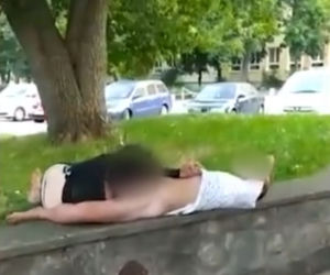 Konin. Para uprawiała SEKS w centrum miasta! Nagranie wyciekło do sieci [ZDJĘCIA]