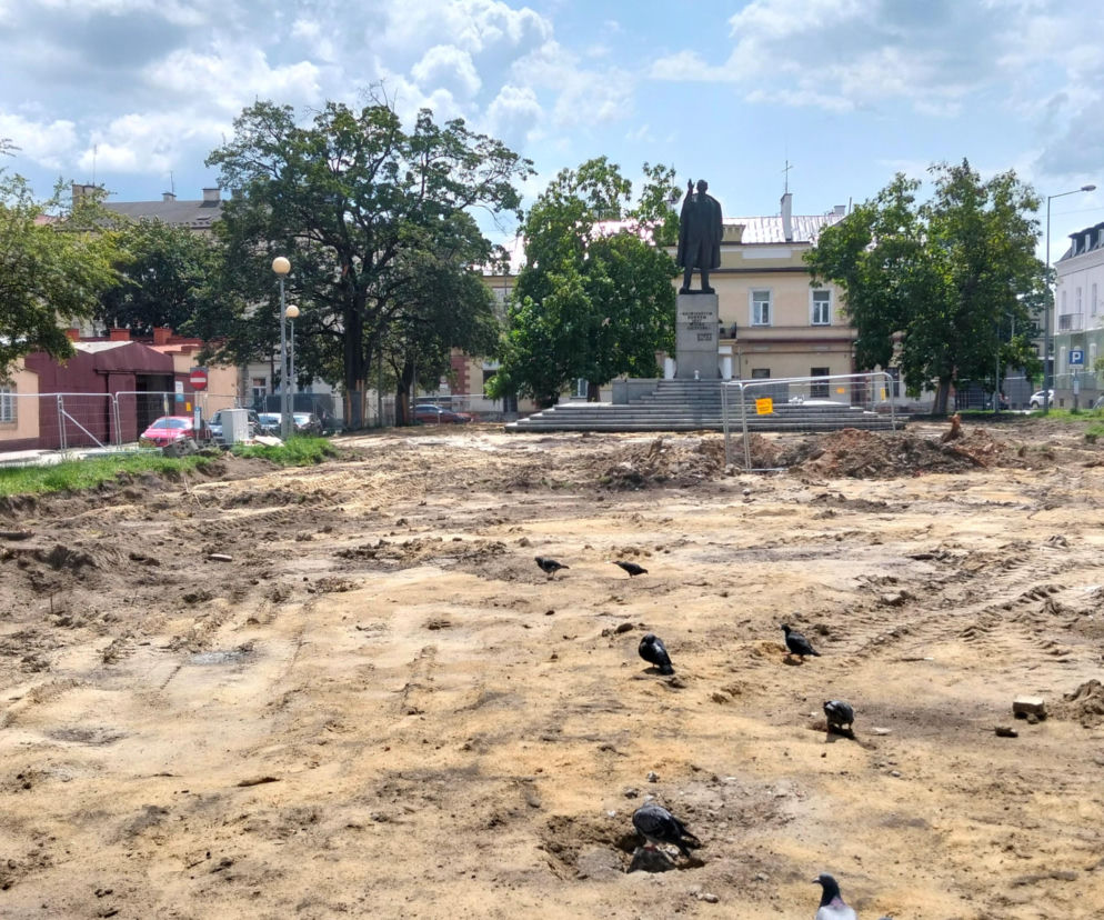 Tarnów: Remont Placu Drzewnego wstrzymany! Niespodziewane odkrycie pod ziemią