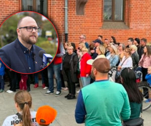 Rodzice wyszli na ulice Torunia. Burza wokół przedszkoli i decyzji władz miasta!