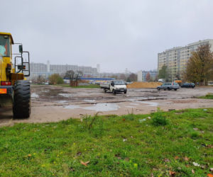 Był dziki parking, bedzie zielony skwer