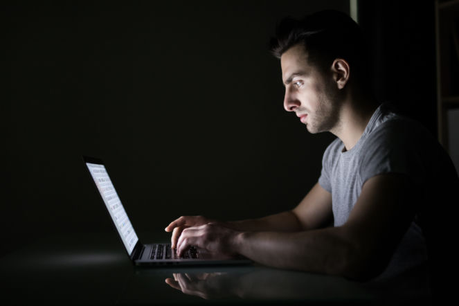 Organizm płaci wysoką cenę za pracę po zmroku. Rośnie ryzyko cukrzycy, depresji i raka