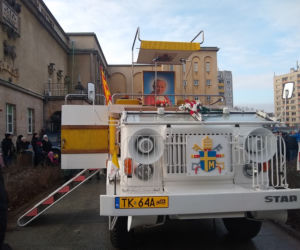Orszak Trzech Króli w PAPAMOBILE! Tłumy na ulicach Kielc [GALERIA]
