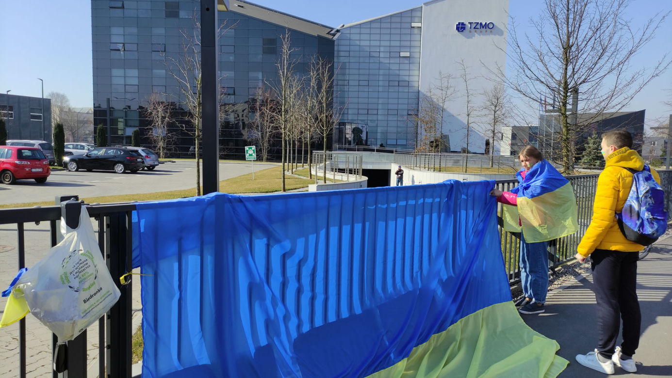 Protest pod siedzibą TZMO. Co dalej z Toruńskimi Zakładami Materiałów Opatrunkowych w Rosji?