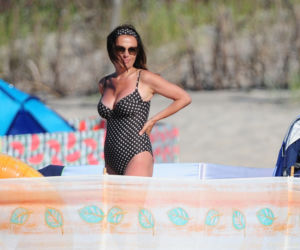 Katarzyna Glinka z rodziną na plaży w Kołobrzegu