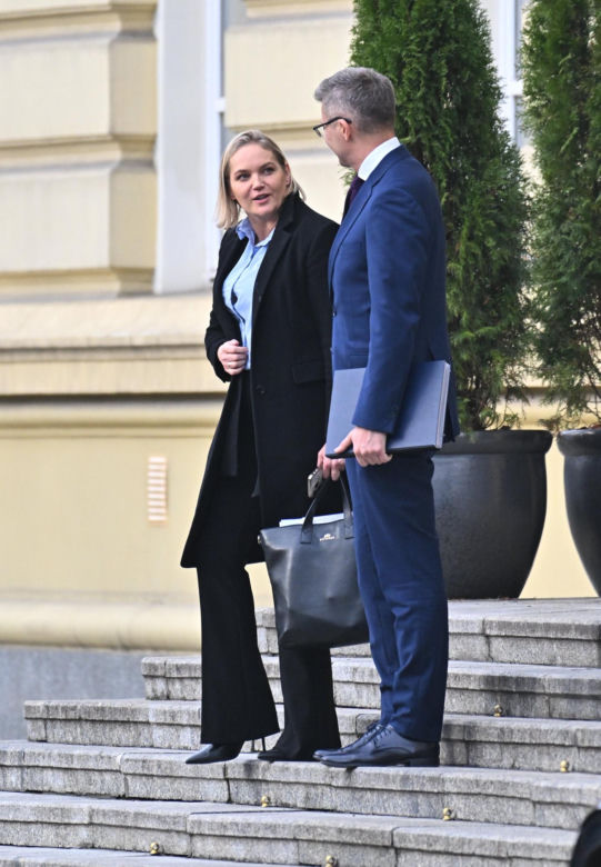 Tak kobiety z rządu wystroiły się na pierwsze posiedzenie. Chorosińska królową stylu