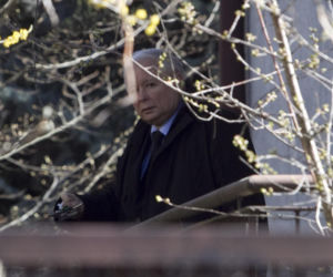 Wiercą Kaczyńskiemu za ścianą