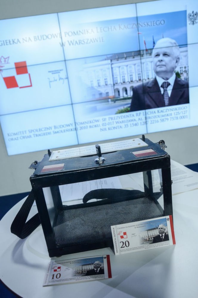 Cegiełki na budowę pomników smoleńskich w Warszawie