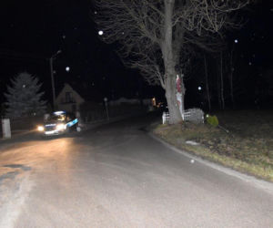 Wierzchosławice. PIJANY kierowca ZDEMOLOWAŁ ogrodzenie. Miał zakaz prowadzenia pojazdów