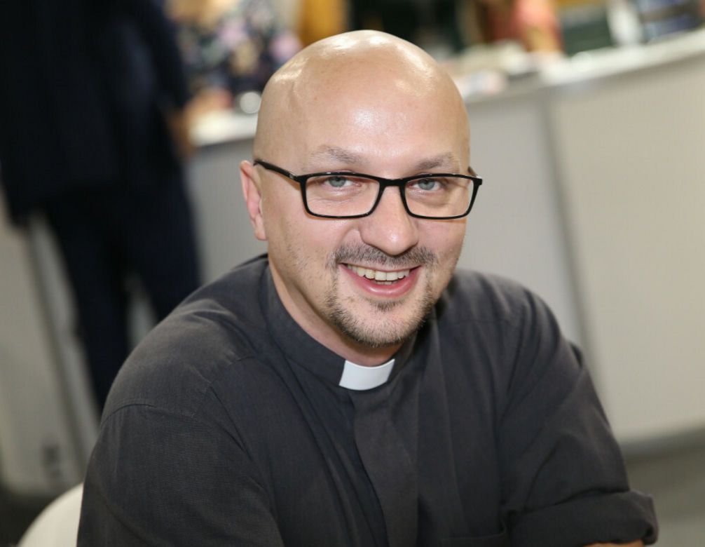 Ksiądz Grzegorz Kramer pokazał rysunki od dzieci, Róża Thun nie wytrzymała