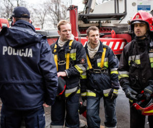 Strażacy 2 sezon odc. 1 Wojtek (Maciej Mikołajczyk), Adam (Maciej Zakościelny), Staszek (Mateusz Banasiuk)