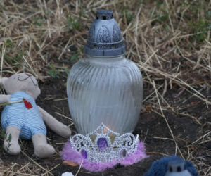 Korona księżniczki i pluszowe misie w miejscu tragedii! Tu zginęła 12-letnia Wiktoria [ZDJĘCIA, WIDE]