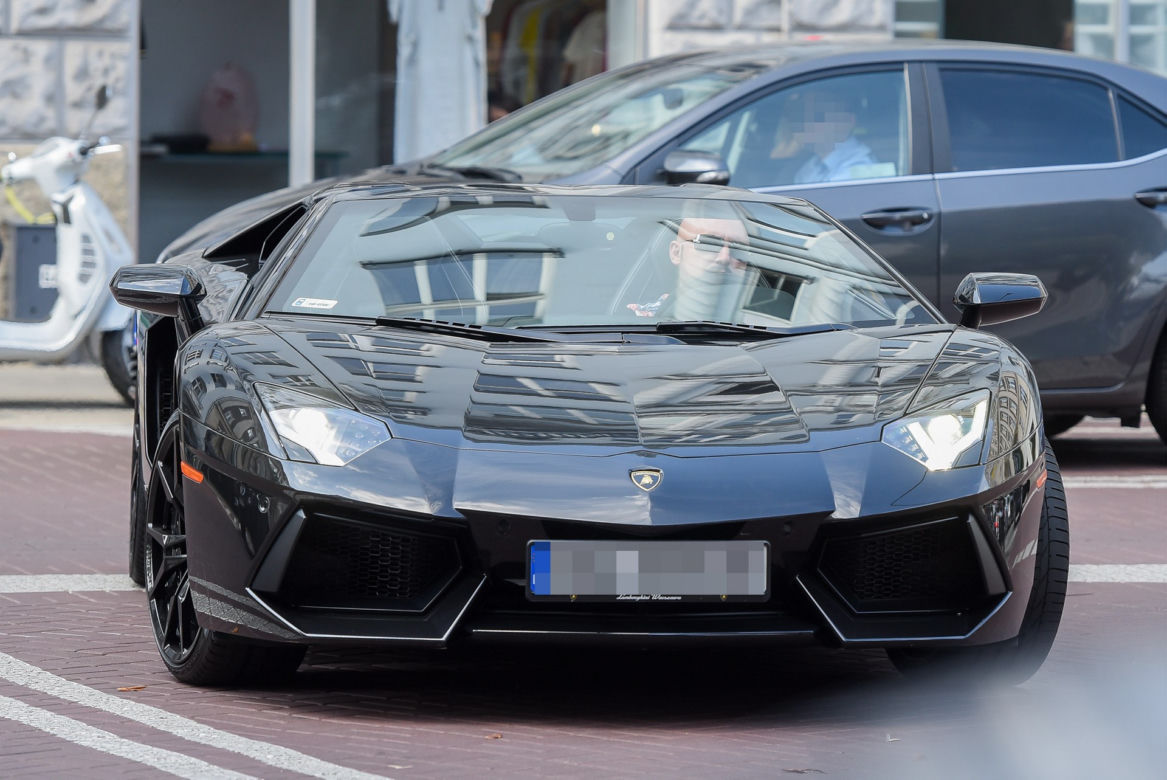 Patryk Vega jeździ Lamborghini