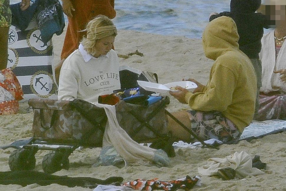Borys Szyc z rodziną na plaży