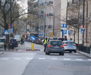Policjanci zablokowali ul wiejską