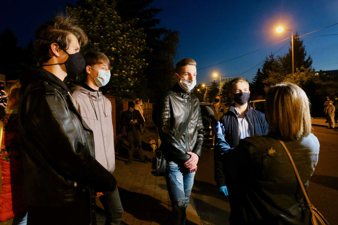 Manifestacja przed kaliską kurią diecezjalną. Kaliszanie oburzeni zachowaniem biskupa Janiaka