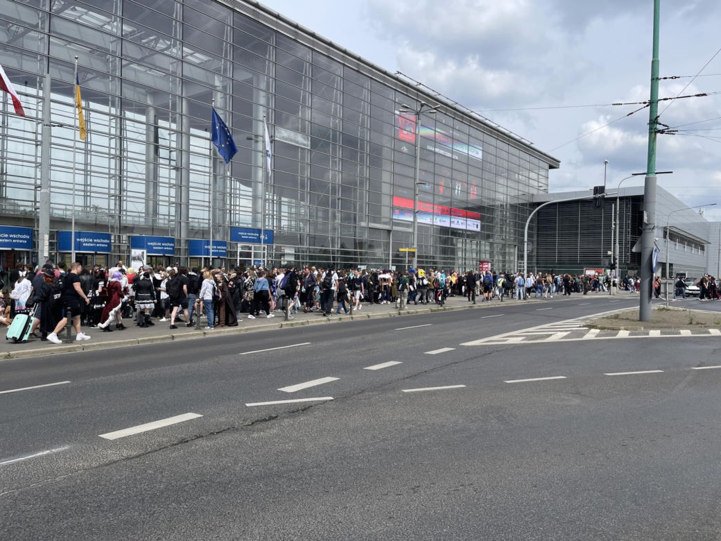 Pyrkon 2024 z kolejnym rekordem! Gigantyczna kolejka do wejścia ustawiała się na kilka godzin przed otwarciem! 