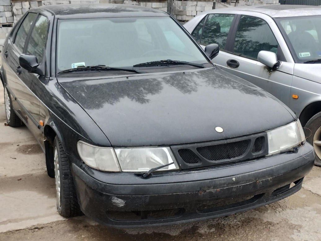 Drogowcy znów sprzedają wraki z ulicy. Wśród nich jest Chrysler w kwiatki