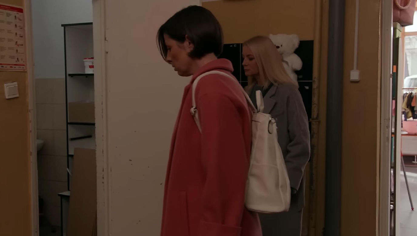 Pierwsza miłość odc. 3936. Emilka (Anna Ilczuk), Kinga (Aleksandra Zienkiewicz)