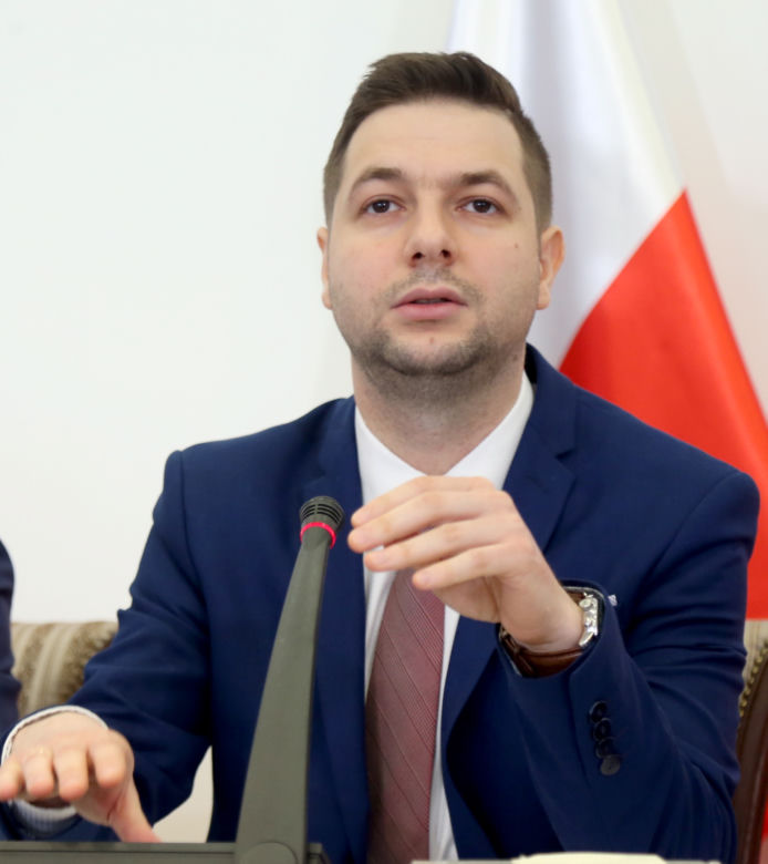 NAKRĘCILI ROMANS NOWOCZESNEJ Z PO.
