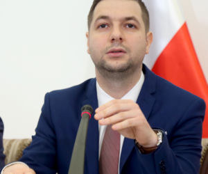 NAKRĘCILI ROMANS NOWOCZESNEJ Z PO.