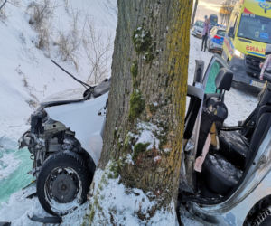 Wielkie Lniska: Z samochodu została MIAZGA! Jedna osoba trafiła do szpitala