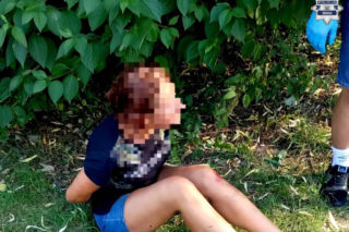 Widział, jak jedzie. Nie czekał ani chwili i zabrał jej kluczyki