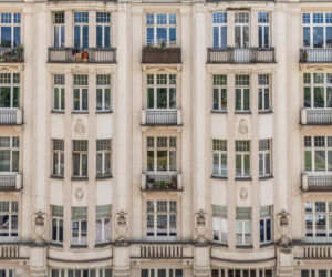 Południowa pierzeja Alej Jerozolimskich w centrum Warszawy