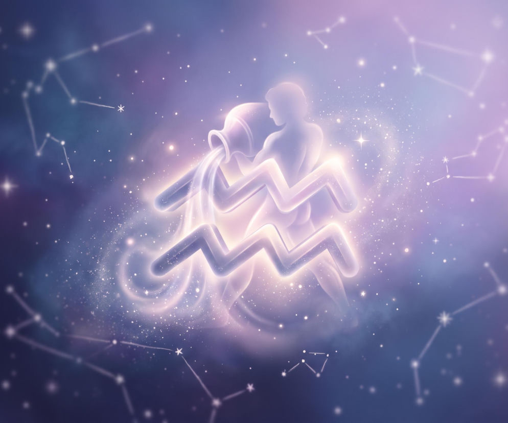 Świecący symbol znaku zodiaku Wodnik na tle rozgwieżdżonego nieba. O horoskopie dziennym przeczytasz w serwisie Eska.
