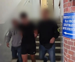 Zaatakowali świętujących uczniów. Sprawcy bili, kradli buty i grozili śmiercią
