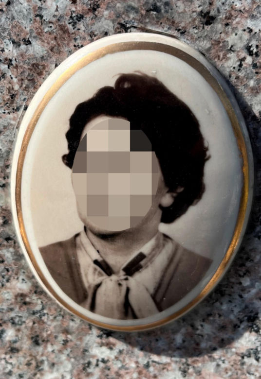 Ania wysiadła z PKS i zginęła straszną śmiercią. Ludzie we wsi: "Piersi jej poodrzynał"