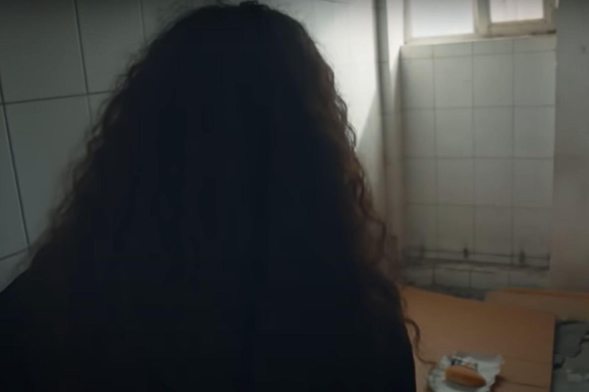 Kiedy dotrze do pomieszczenia, gdzie trzymają Yusufa, chłopca tam nie będzie! 