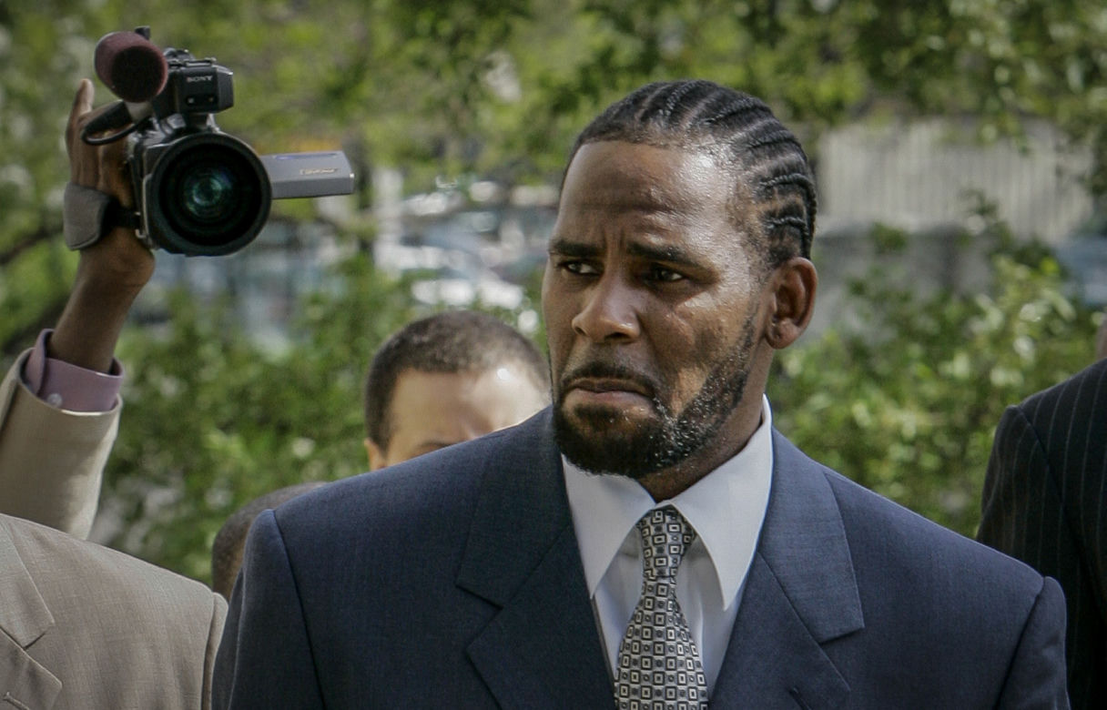 Znany piosenkarz R. Kelly odpowie za handel kobietami