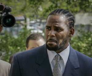 Znany piosenkarz R. Kelly odpowie za handel kobietami