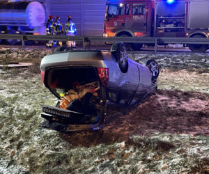 Dachował volvo na S8. Wielka akcja ratunkowa, śmigłowiec LPR zabrał rannego