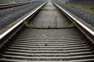 Wykolejenie pociągu Polregio pod Krakowem. Co naprawdę rozsadziło tory?