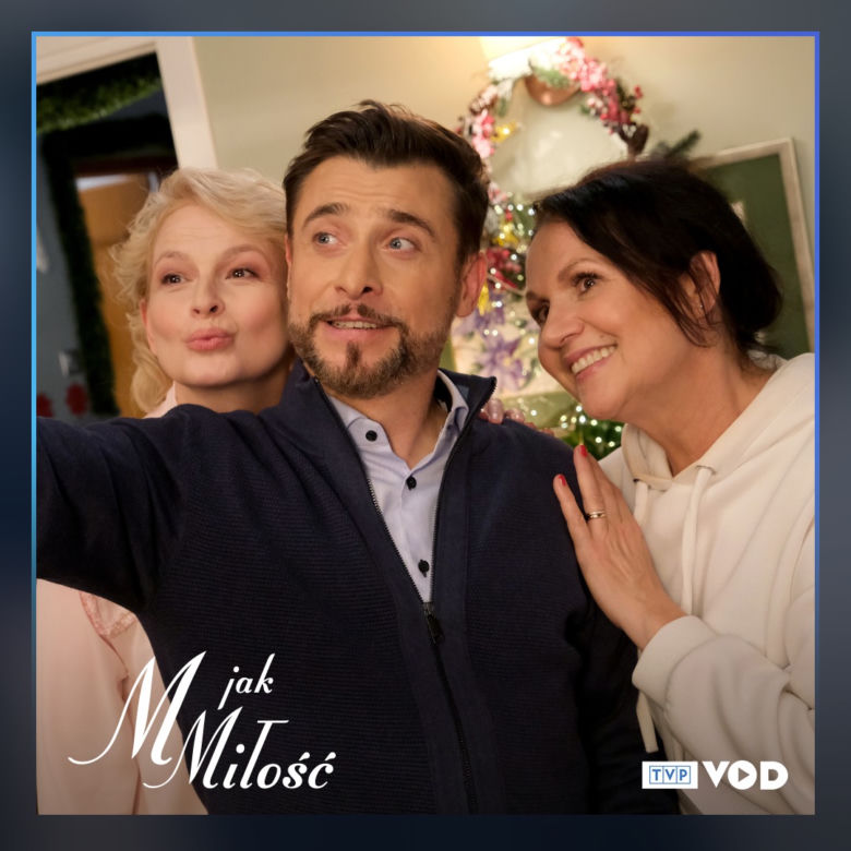 M jak miłość świąteczny odcinek specjalny. Wigilia Mostowiaków. Marysia (Małgorzata Pieńkowska), Marta (Dominika Ostałowska), Marek (Kacper Kuszewski)