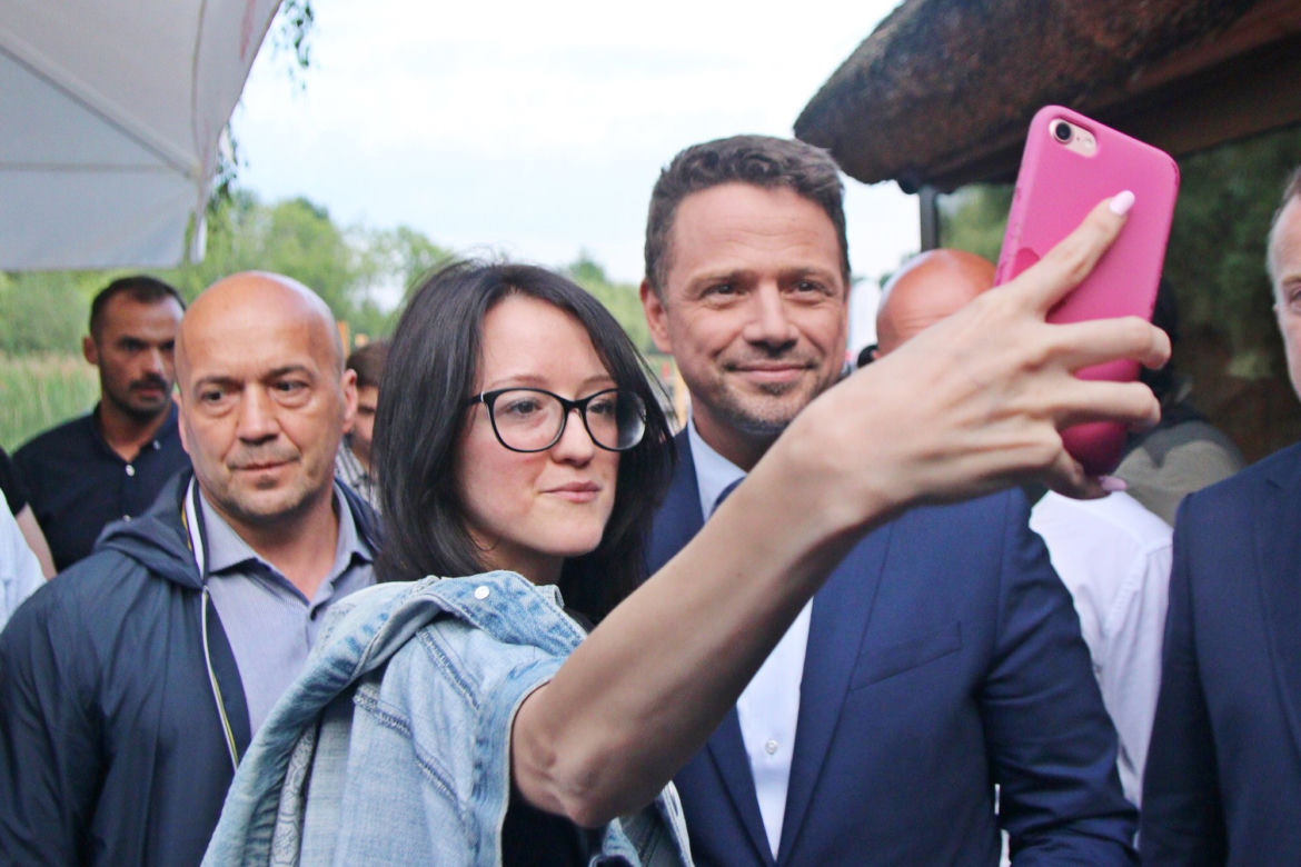 Sosnowiec: Zaskoczony Rafał Trzaskowski z "prywatną wizytą" w mieście. Przyszły tłumy